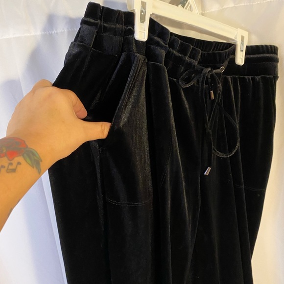 Torrid Velour Sweatpants Lounge Jogger pants NWT 14/16, size 1 - Picture 3 of 5